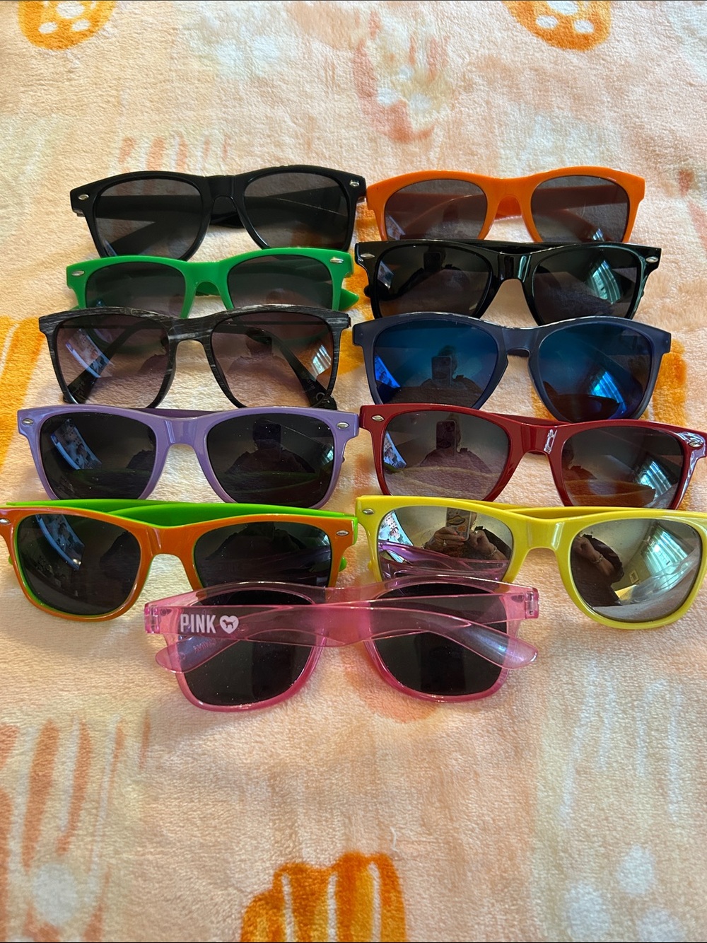 Sunglasses in Assorted Colors 11 Pairs